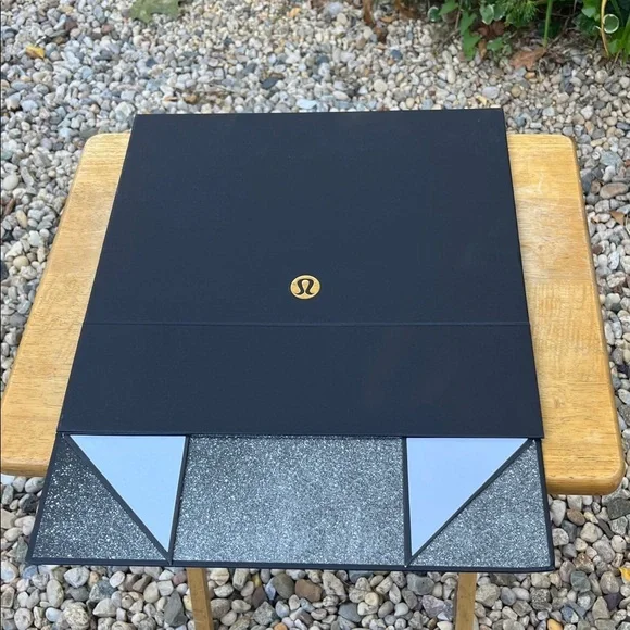 Lululemon Special Edition Magnetic Box NEW - Picture 2 of 5